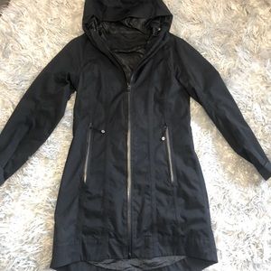 lululemon Size 4 Right As Rain Jacket (Black)